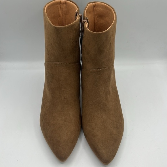 Universal Thread Brown Faux Suede Stack Heel Ankle Boots Size 7 New with tags! - Picture 2 of 9